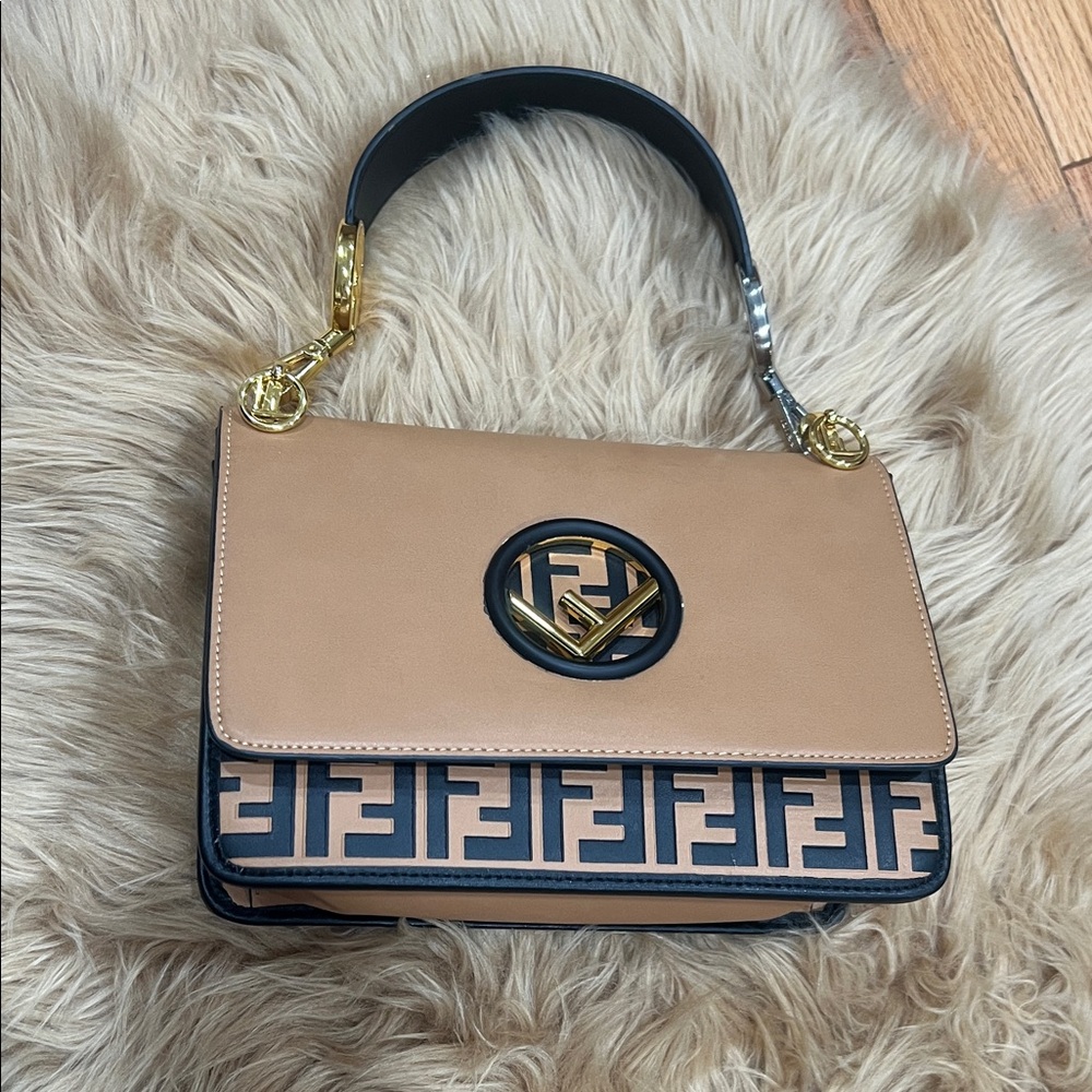 Pre-loved 💕Authentic Fendi Black and Tan Embossed Leather Century F is Fendi Kan - Picture 4 of 17